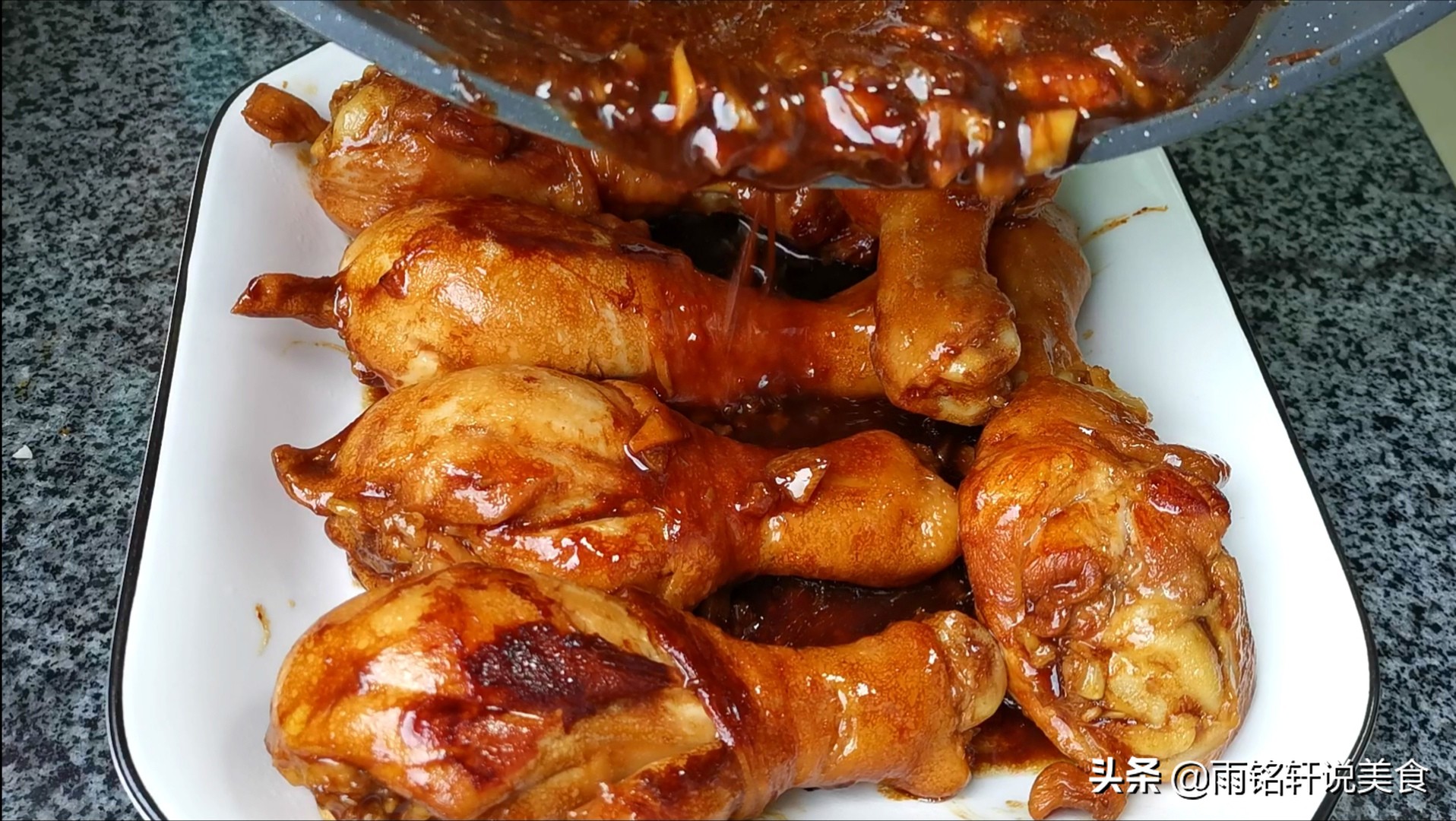 鸡腿怎么做又香又入味馋到流口水,不用一滴水炖一锅鲜香软糯的鸡腿