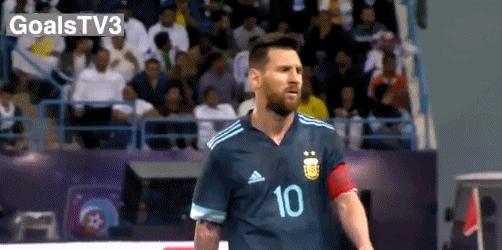 梅西挑球过门将凌空抽射,阿根廷2-2荷兰梅西点射