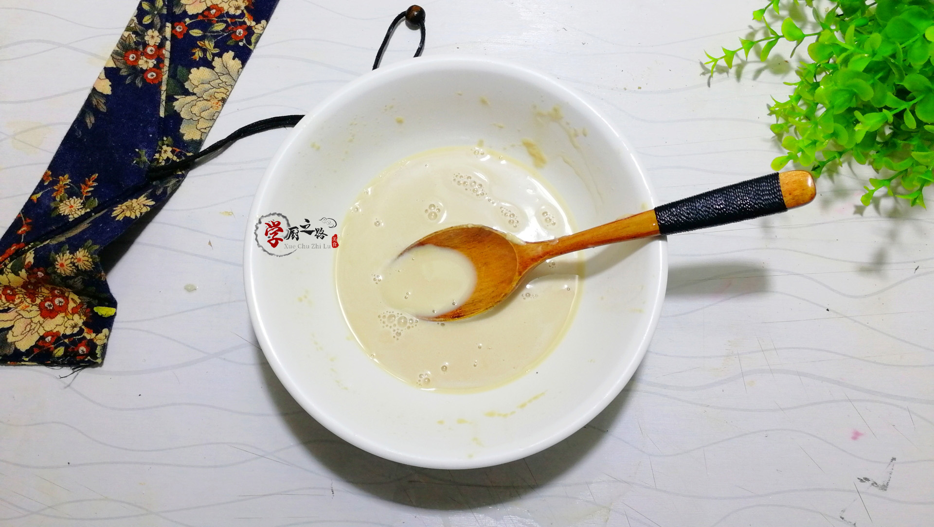 油条怎么做酥脆松软500克面粉隔夜,油条最简单的做法1千克面粉