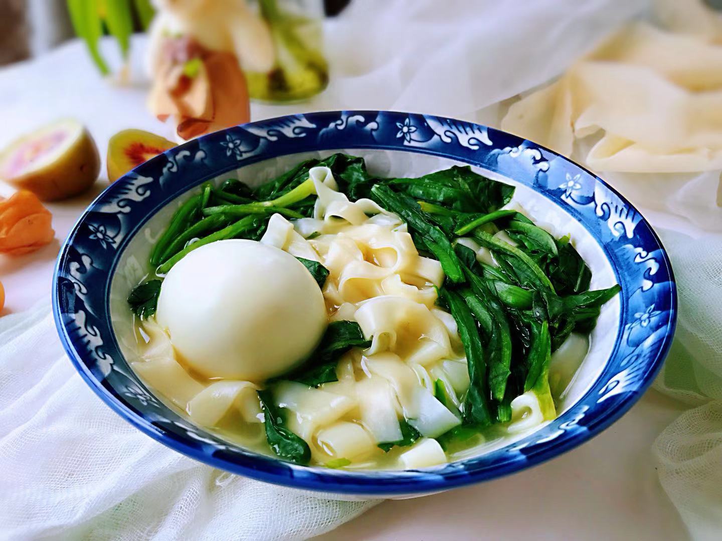 鸡蛋和面条一起煮正确做法,面条里卧鸡蛋不散开的方法