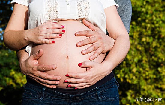 烫头发会影响来月经吗,男生烫发对备孕有影响吗