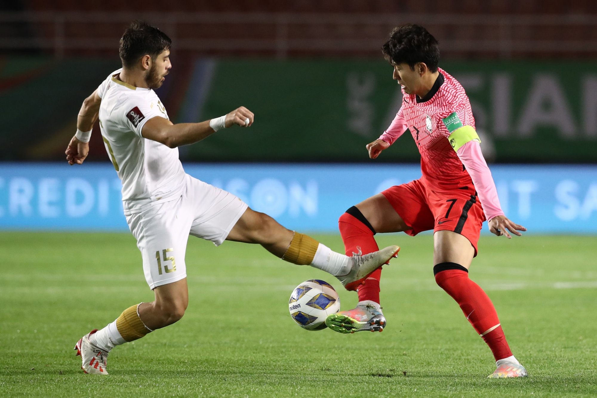 1-2，国足苦主倒下！89分钟被绝杀，3轮不胜陷入绝境，孙兴慜救主