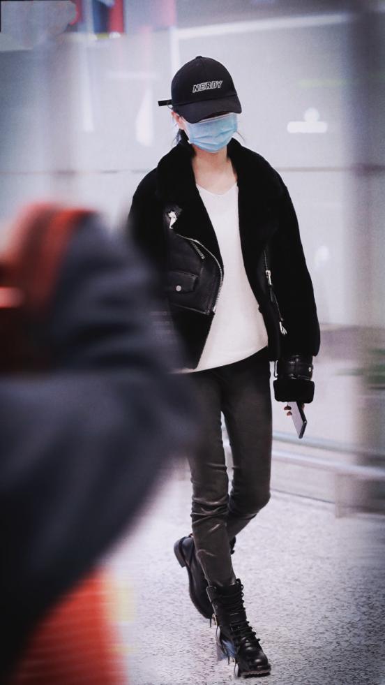 万茜帅气混剪,万茜黑色露脐装