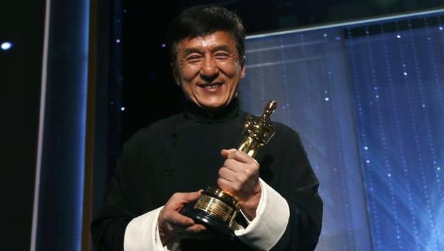 成龙电影里的半神式英雄,为什么最令全球“龙迷”痴狂、向往?