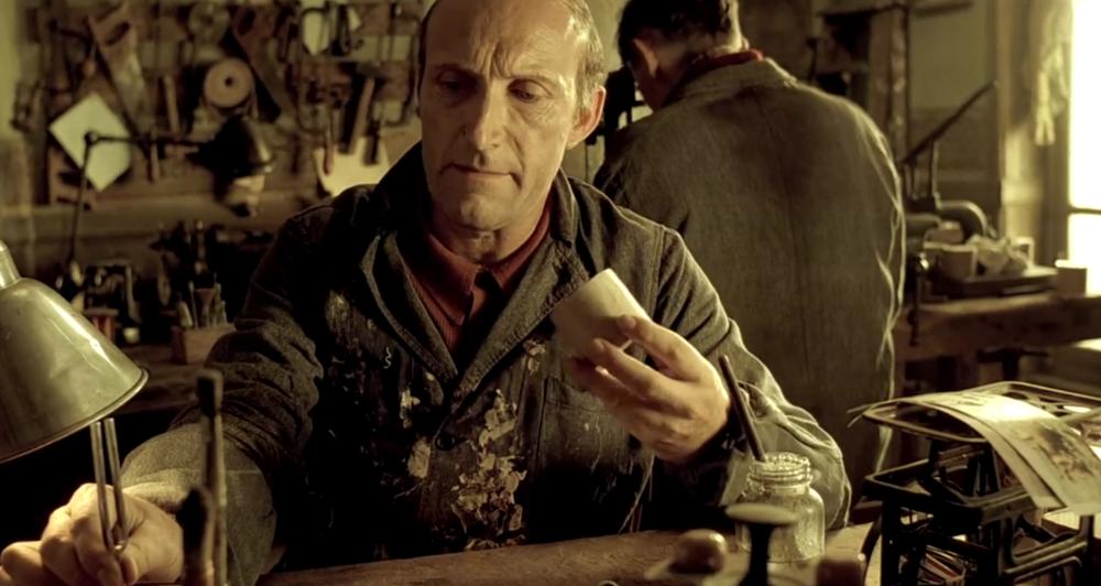 一部人吃人的荒诞喜剧，进了法国孙二娘的黑店，吃与被吃你没得选