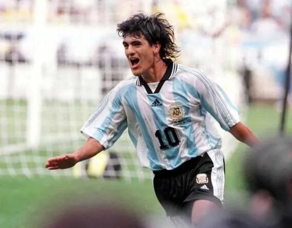 在阿根廷，有一种天才被叫做——“马拉多纳接班人”