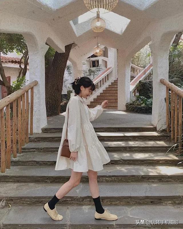 拍照不敢看镜头是自卑吗,拍照不会摆pose这些姿势超好看