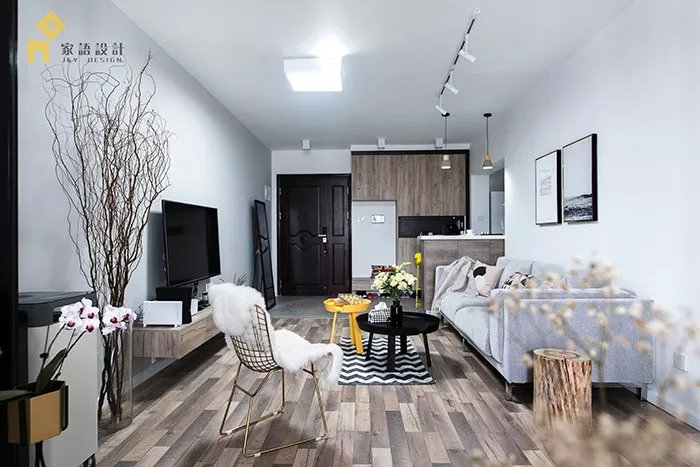 家里装修墙壁太单调怎么办,家里空白墙面怎么装饰实用