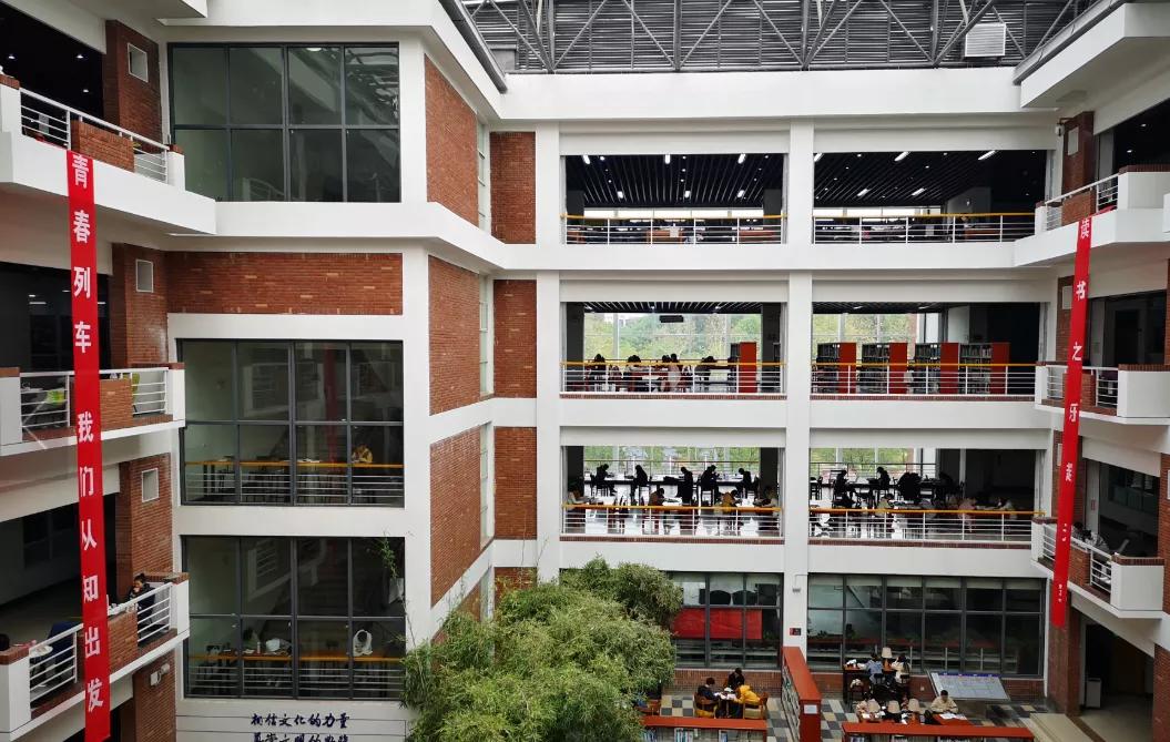 武汉外语外事职业学院可以进出吗,武汉外语外事职业学院出国