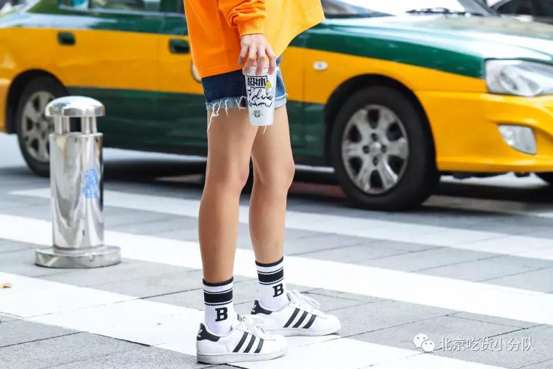 深圳四万人排队买奶茶,深圳排队2万人的奶茶叫什么