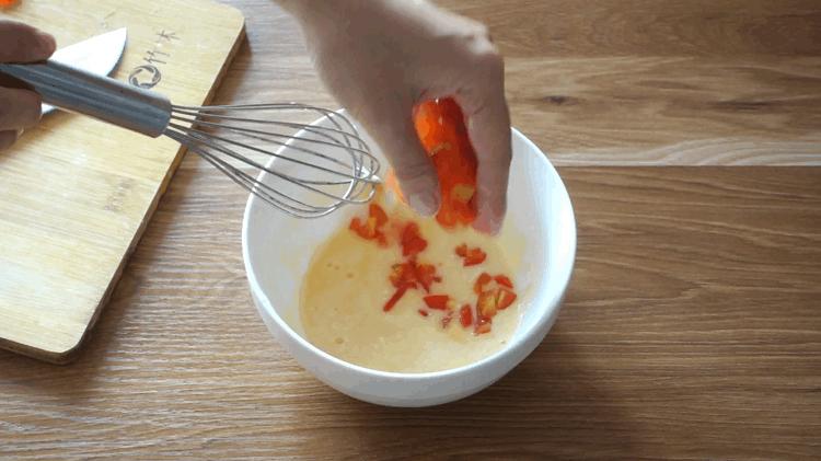 番茄鸡蛋虾饼怎么做,虾仁西红柿鸡蛋饼又软又好吃视频