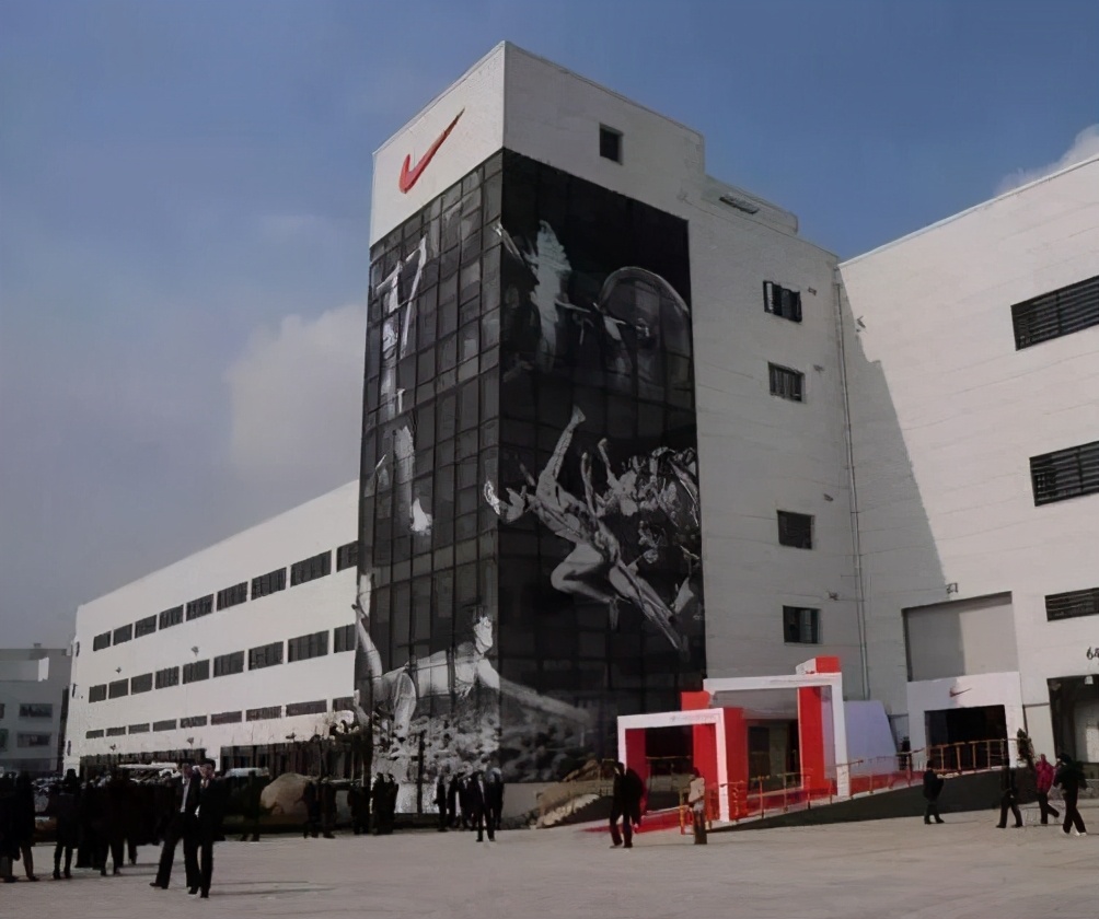 美国耐克供应链封杀*疆新**棉花！全球最大运动品牌成国人不信任品牌，中国李宁、安踏、特步股市飘红