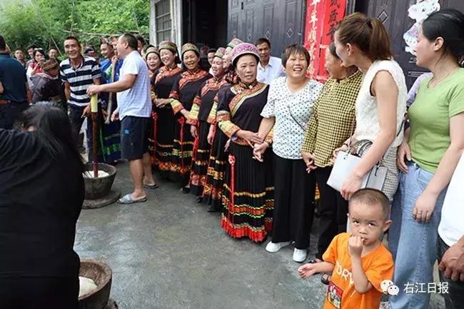 激动！隆林女子被拐30多年后终于回家，亲人抱在一起泪流不止！