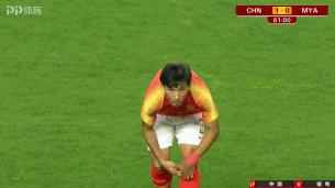 他是上港夺冠功臣,因3次停球失误饱受争议,领国足史上最大罚单