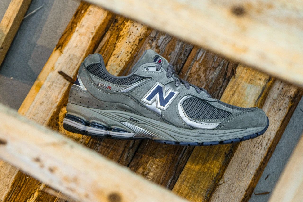 newbalance2002r麂皮复古蓝米白,好看的newbalance外套