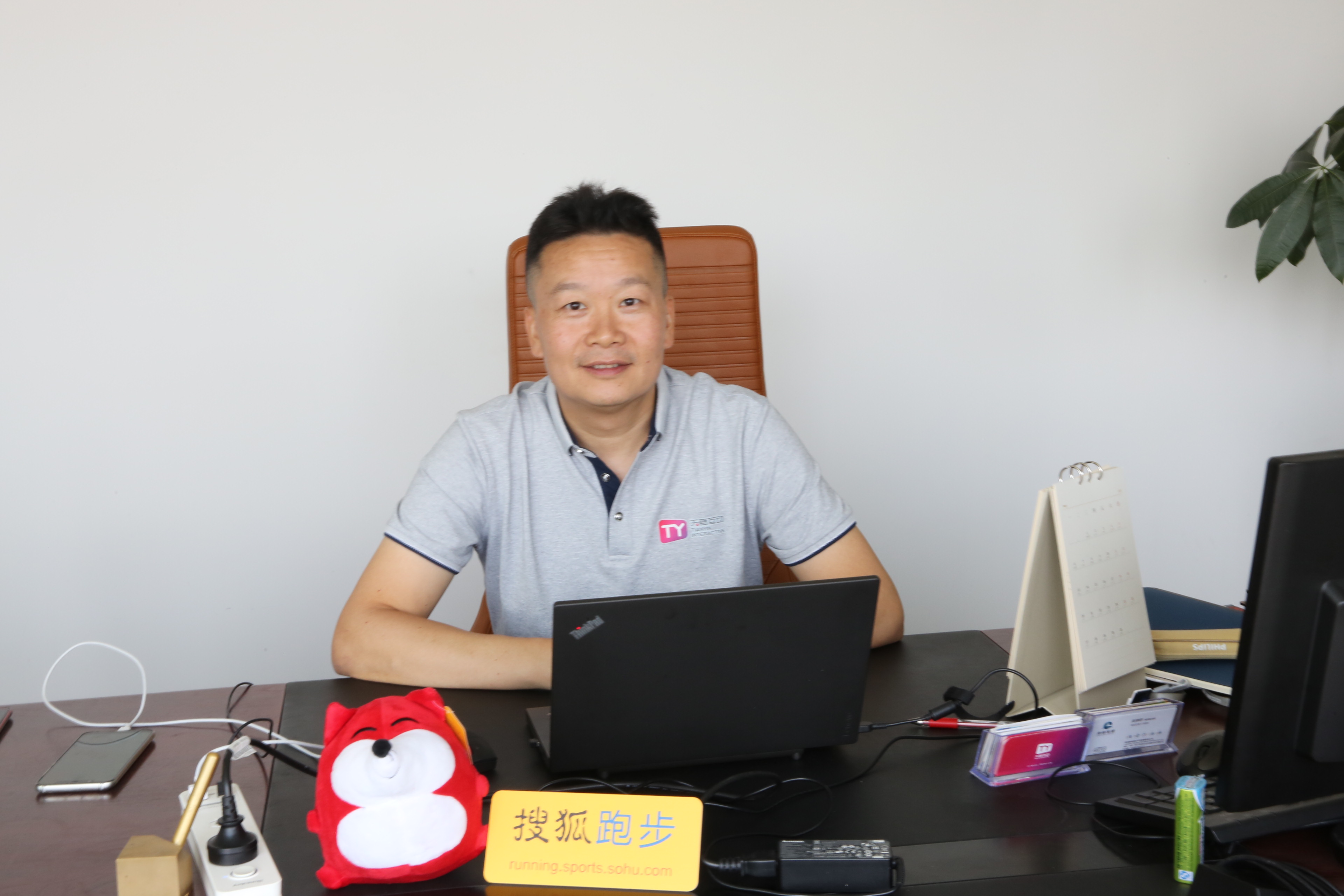 跑狐周记｜杨定宏雨战跑出221国际田联将更换名称及标志