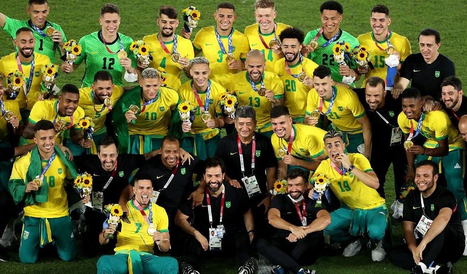 巴西男足夺冠拒穿中企赞助领奖服,巴西男足不领奖不穿中国服