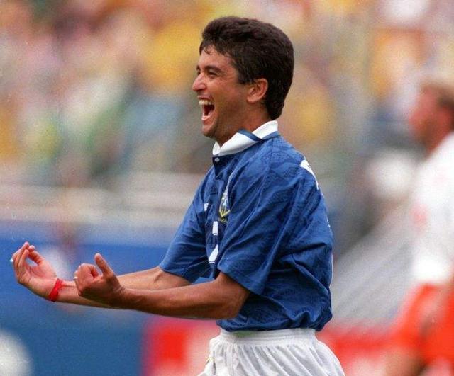 绿茵场庆祝动作,绿茵信仰进三个球庆祝动作