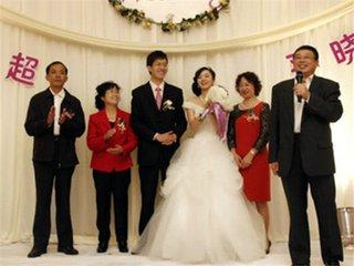 新郎父亲教科书般的致辞视频,婚礼现场新郎父亲简短精彩致辞