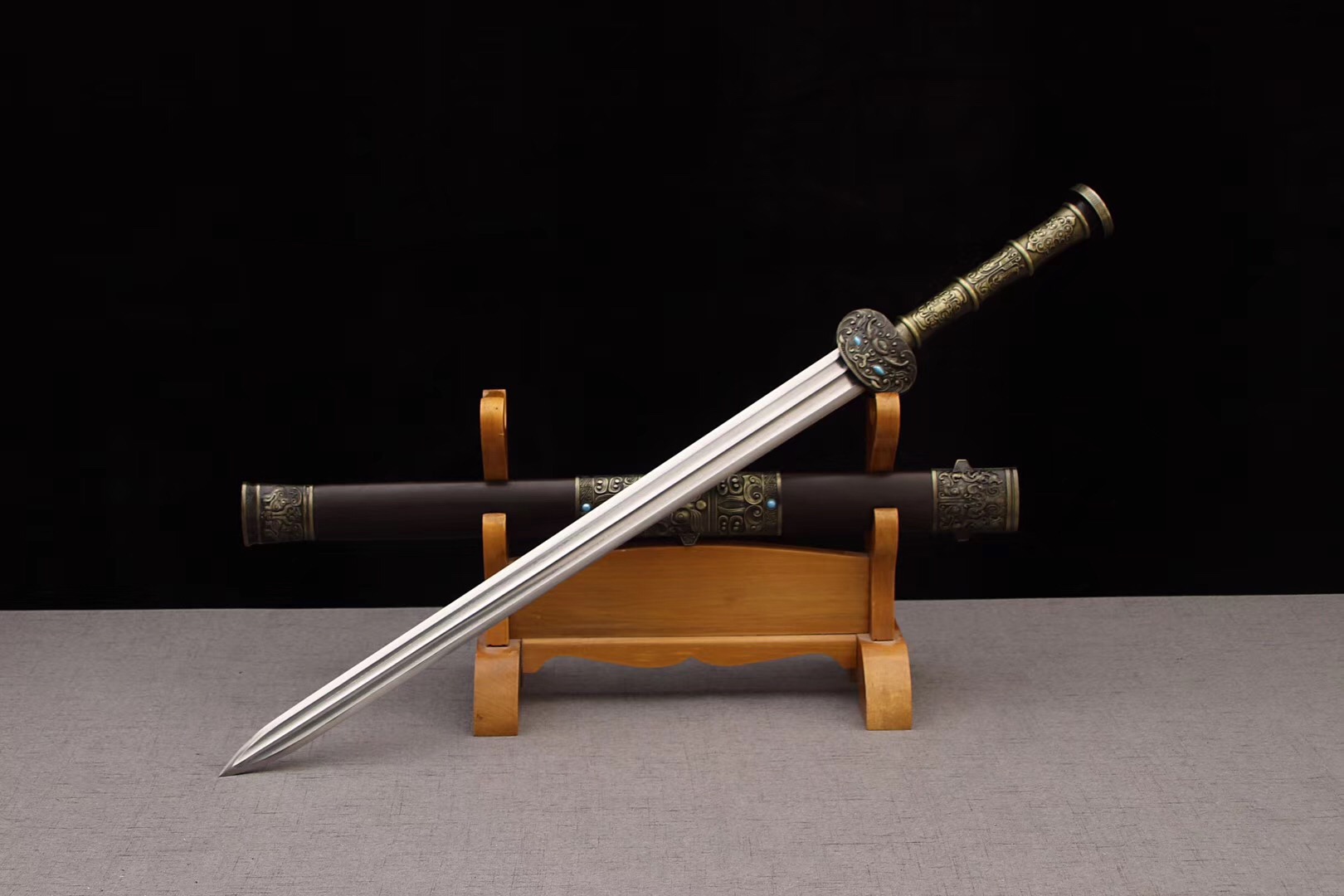 百炼钢花纹钢高锰钢的区别,百炼钢和千层钢的区别