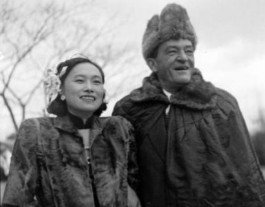 一位北京姑娘嫁大32岁美国人，辅佐8位美国总统：中国就是我的根