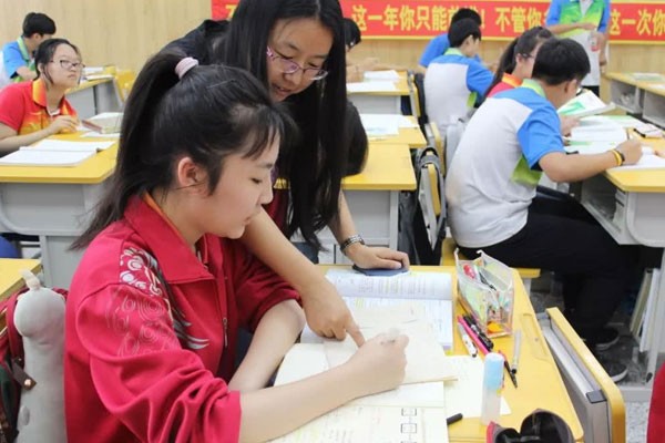 中考定向招生和统招有什么区别,中考统招和定向的区别在哪