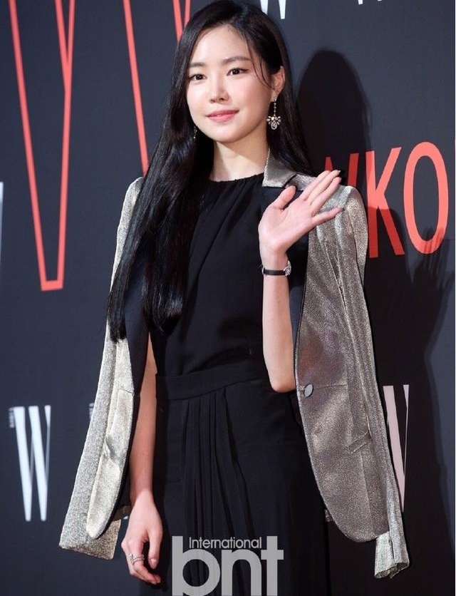 韩国金喜善演唱会开场秀,韩国金喜善出席活动图