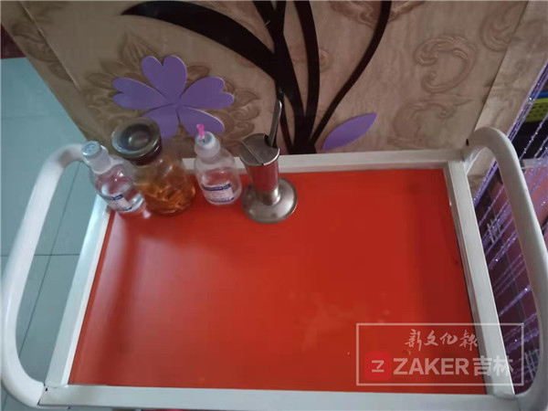 为变美做整容手术,女孩为变美注射玻尿酸