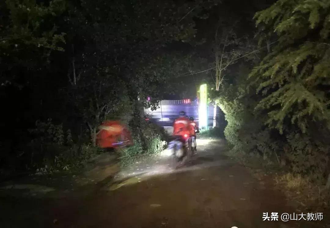 80后老师带11名毕业生骑行1800公里，有人流泪开车跟几公里