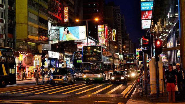 屈臣氏和丝芙兰哪个好看,丝芙兰屈臣氏