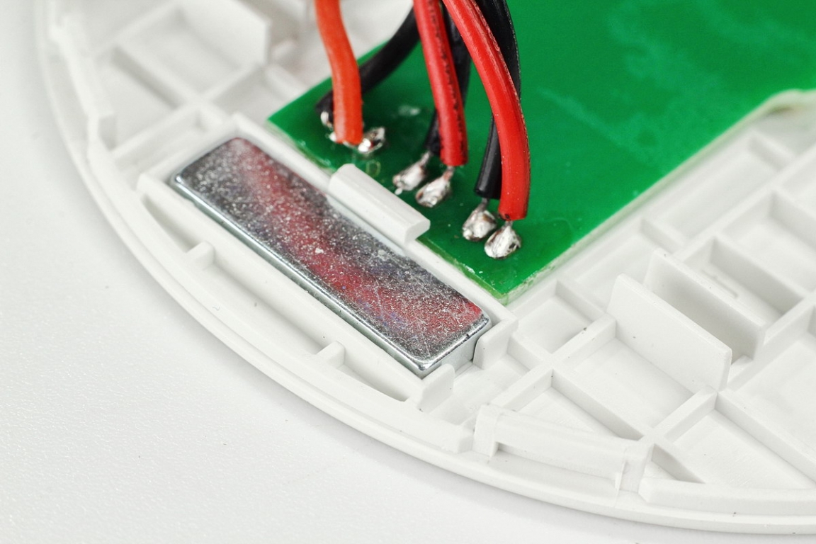 yeelight无线充电夜灯拆解,拆解cyansky手电筒