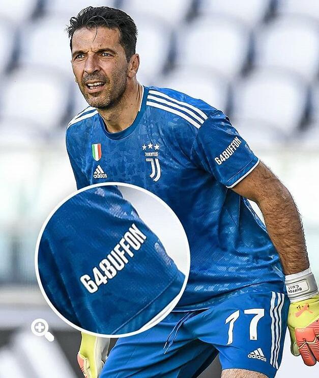 尤文暖心举动！都灵德比为布冯定制球衣，再踢1年不拿欧冠不退休