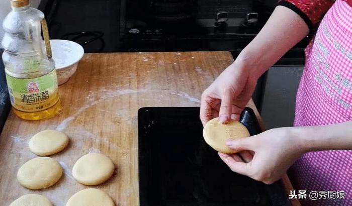 1碗面粉3个鸡蛋和面不用一滴水,1碗面粉5个鸡蛋做蛋糕不用烤