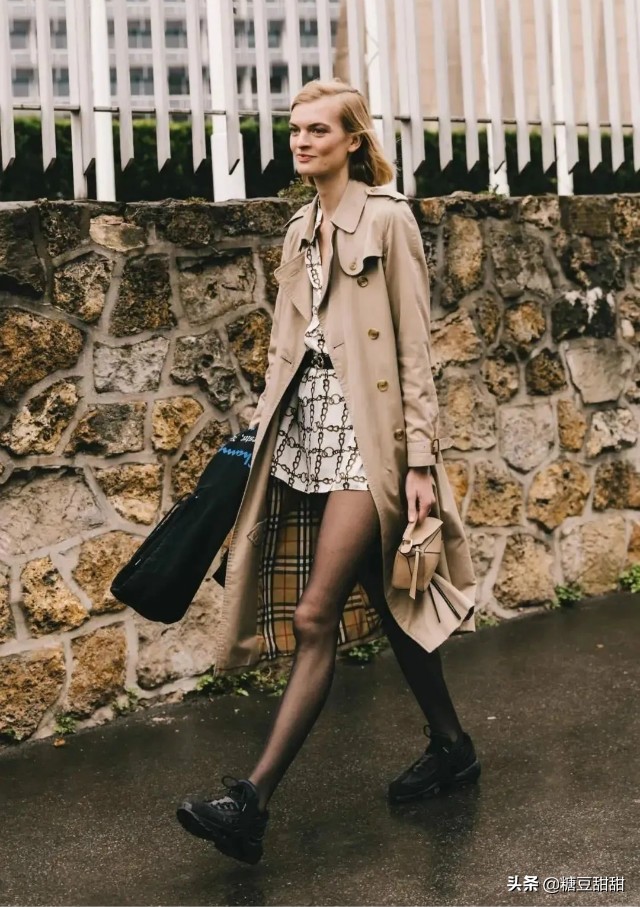 棕色风衣搭配什么裤子和内搭,棕色风衣怎么搭配好看冬天大码