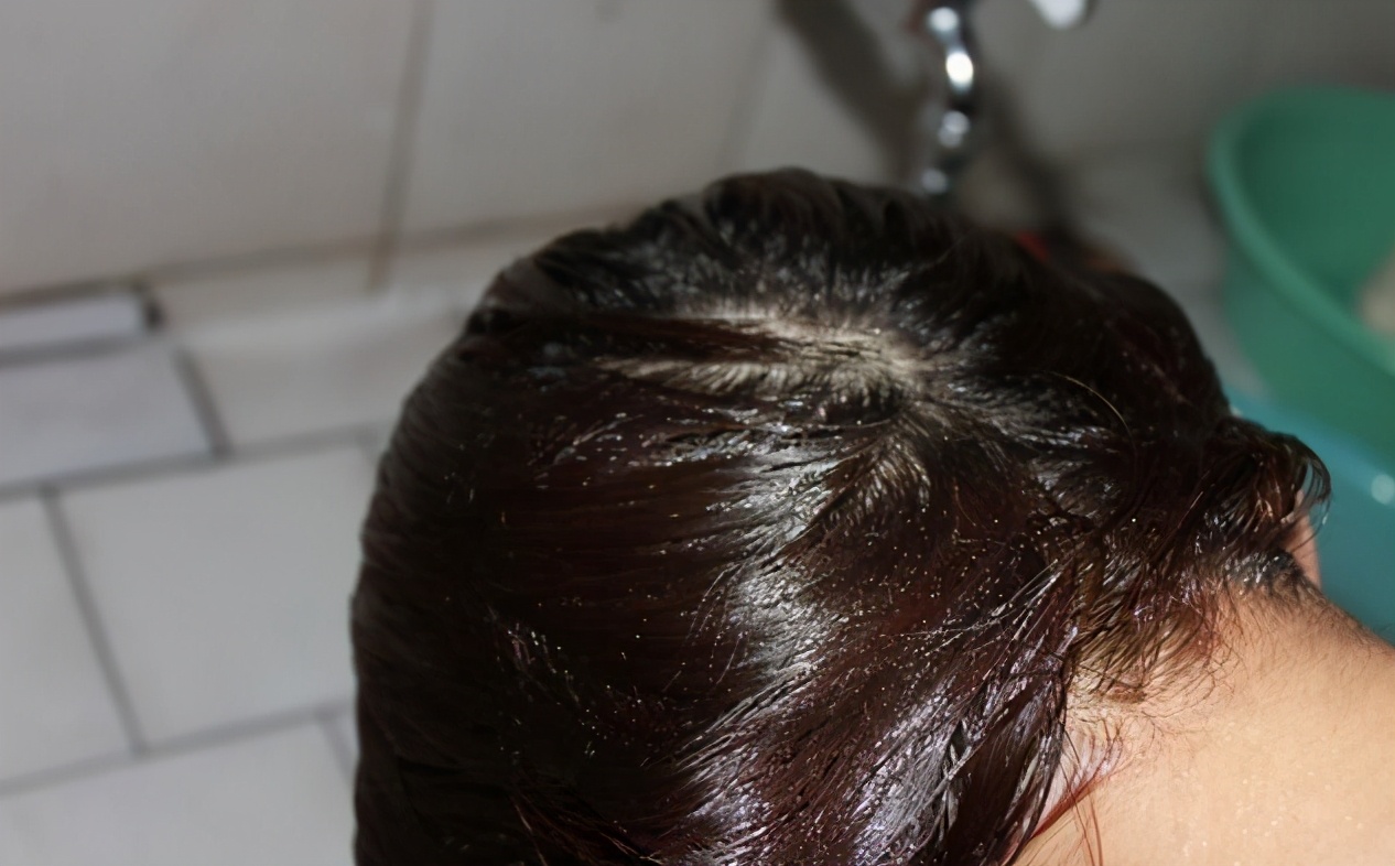 头发太干枯毛躁怎么做顺直不伤发,粗硬毛躁头发发质如何改善