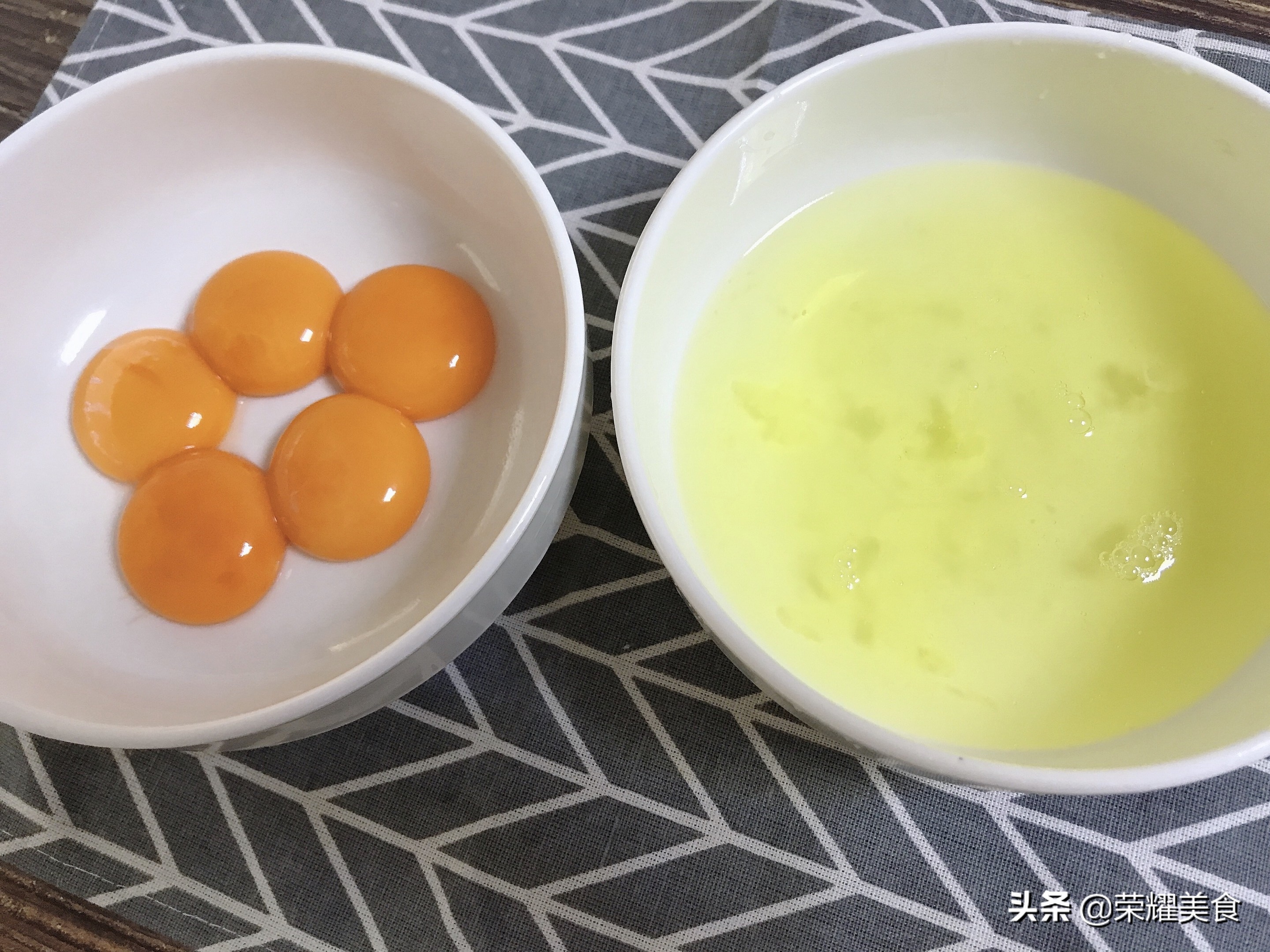 电饭煲做蛋糕简单好吃不用搅拌机,教你用电饭煲做蛋糕方法一学就会