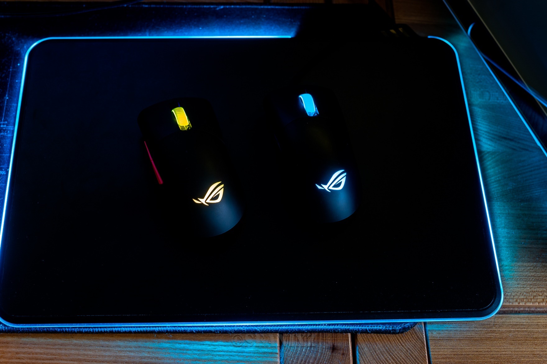 即插式微动鼠标,rog月刃无线鼠标适合大手吗