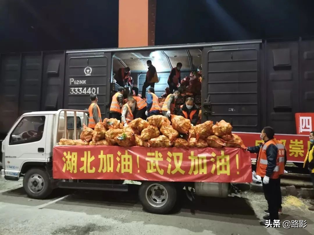 抗击疫情守护平安摄影征稿,战疫情保春运铁路警察在行动