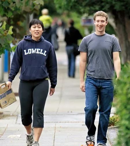 24岁女孩欠款4万,24岁女生负债2万