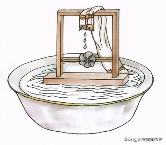 自制60天自动浇花器好看又美观,怎么用医用输液管自制浇花器