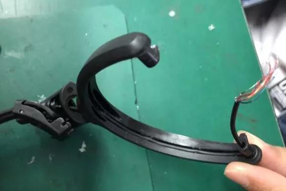 森海塞尔hd4.50btnc如何拆开,森海塞尔hd4.40bt耳罩掉皮