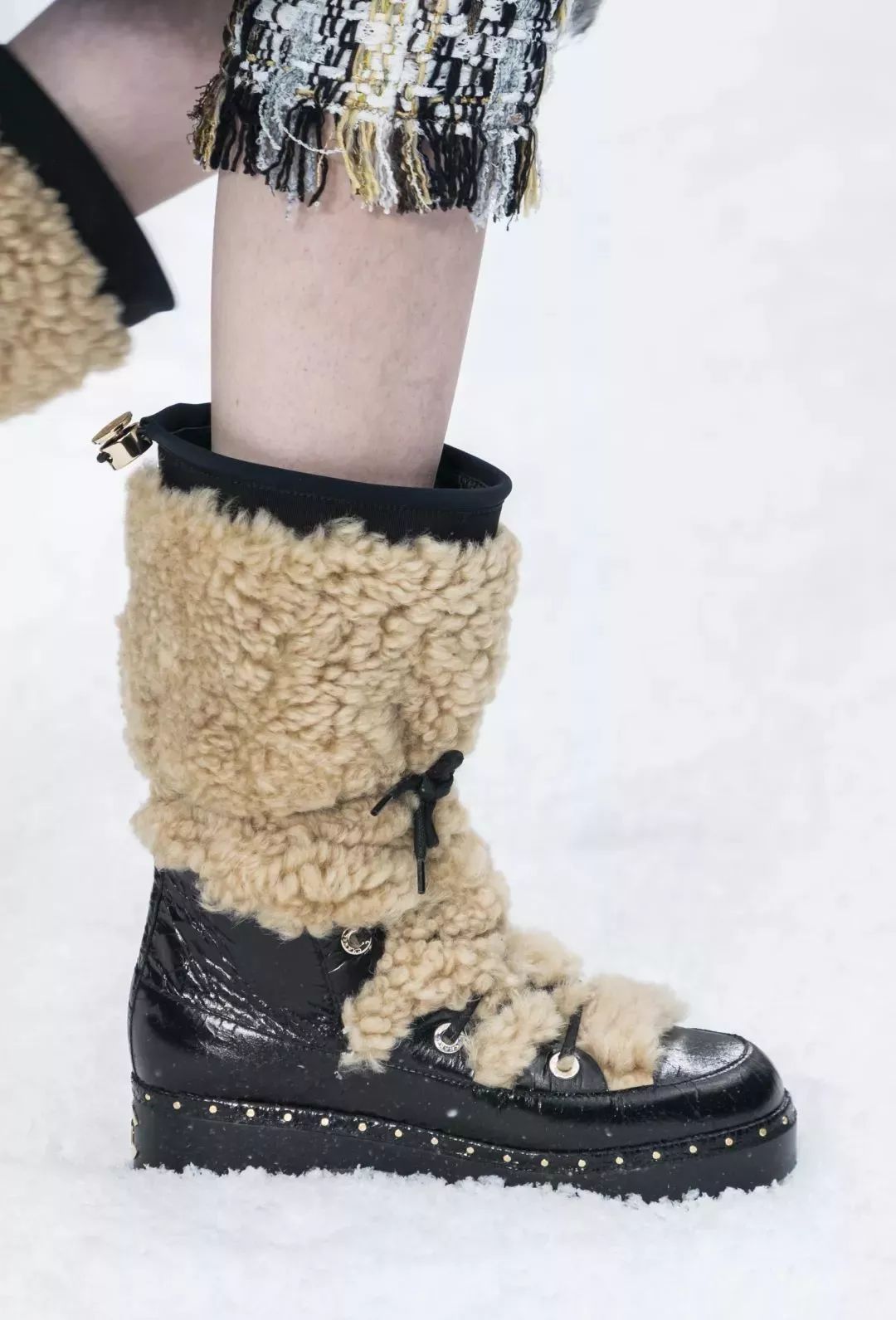 一双靴子竟然可以这么百搭,一双靴子有1kg吗