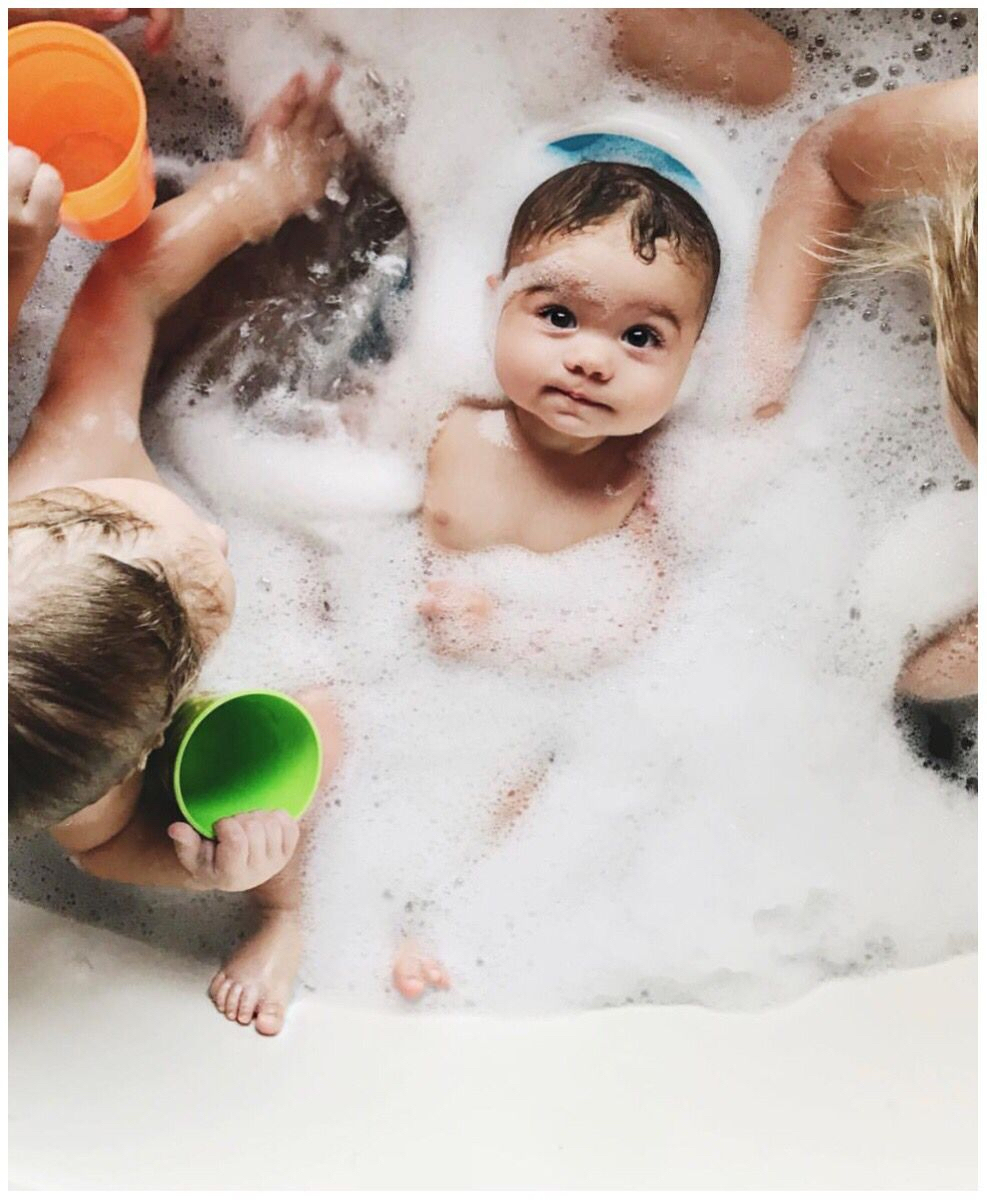 宝宝突然一洗澡就哭是怎么回事,宝宝洗澡哭得可伤心了