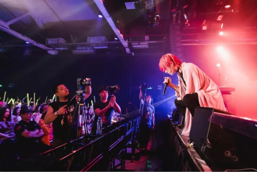 汪峰演唱会嗨爆全场,曝汪峰