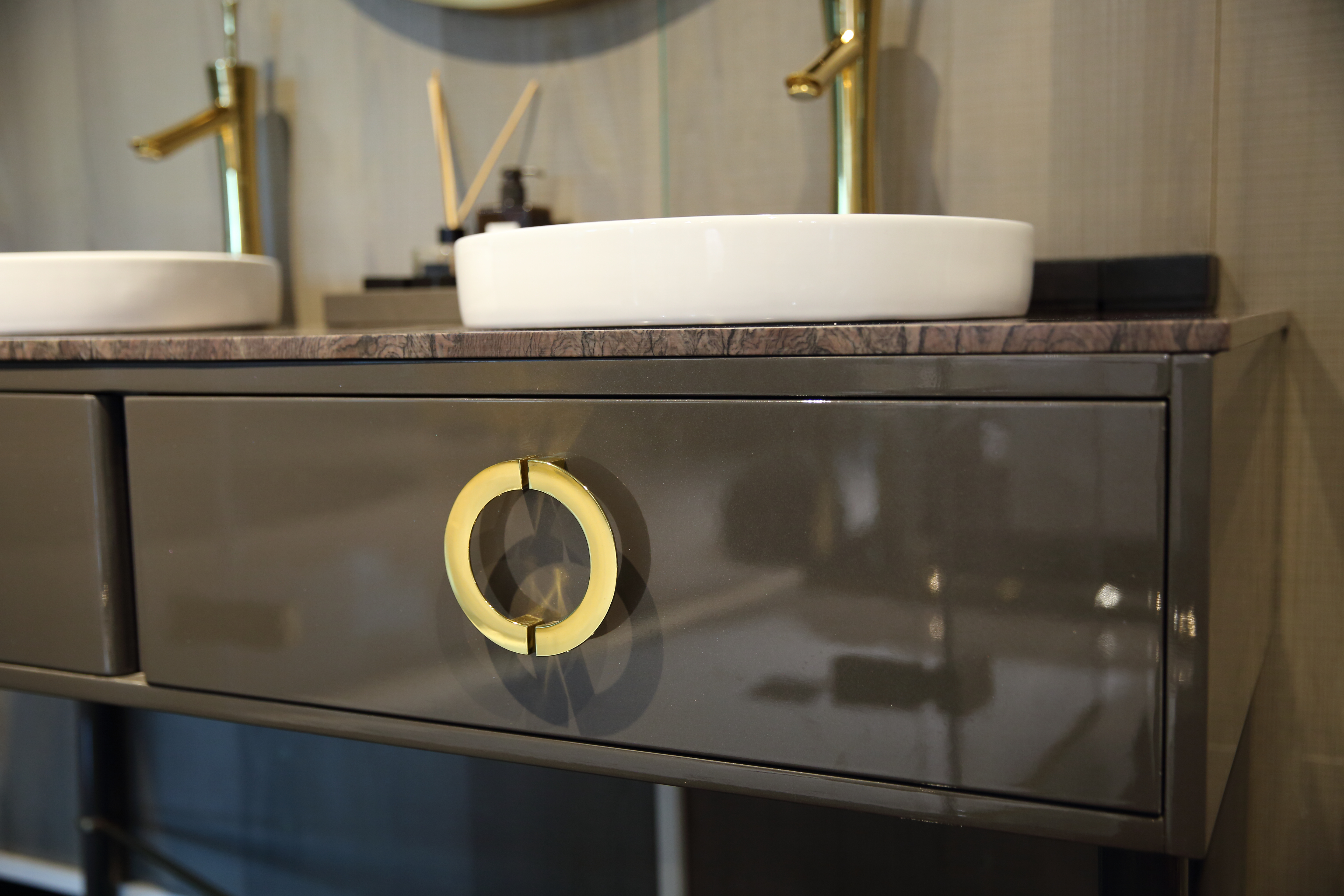 苍穹之下为信仰而出发举手投足见贵族的优雅