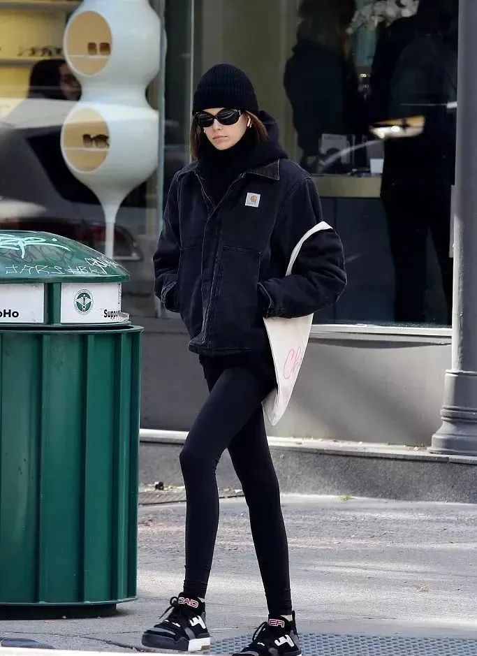 小白裤显瘦魔术裤,显瘦有弹性的魔术裤