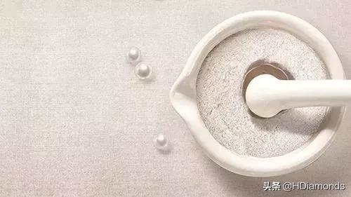 把黄金抹在脸上,把黄金戴身上是炫耀吗