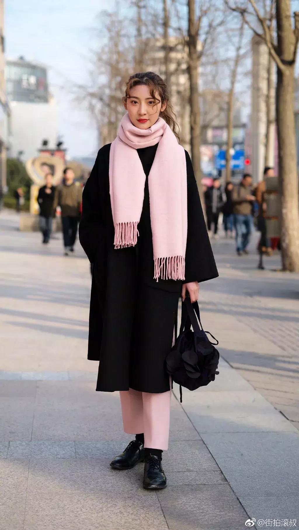 气质冬款裙子穿搭高级感,少女感十足的温柔风穿搭绿色毛衣