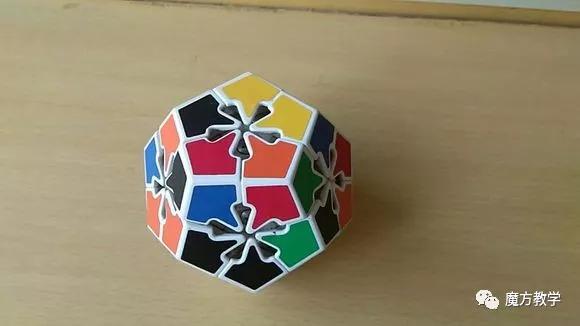 三阶魔方教学2分钟还原魔方,这大概是全网最容易的魔方教程