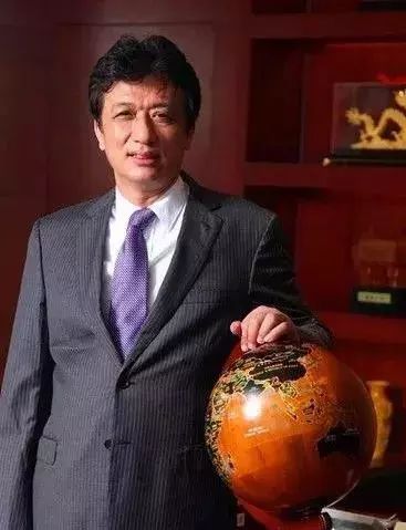 澳门地产富豪如今登上国庆观礼台